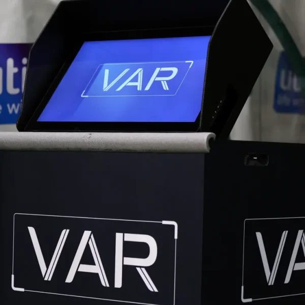 A inovação da Copa do Mundo de 2026 provavelmente não chegará à Premier League, já que o impulso do VAR da FIFA atinge a parede devido a uma questão importante