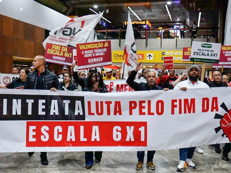 Manifestação no Aeroporto de Guarulhos pede fim da escala 6×1