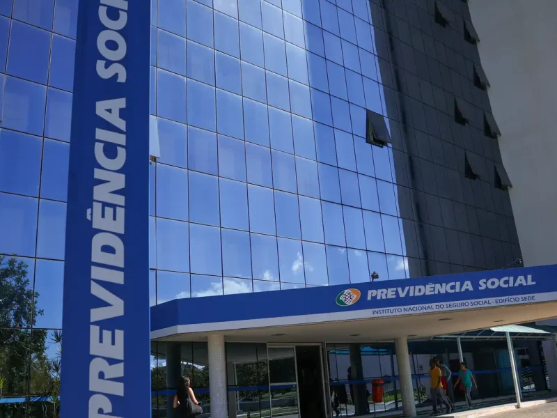 Governo revisa para baixo previsão de gastos do INSS em 2027