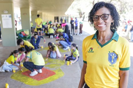 Joédson Alves/Agência Brasil Brasília (DF), 24/06/2026 - A ex jogadora Michael Jackson posa para foto durante ação de contagem regressiva para Copa do Mundo Feminina.
Foto: Joédson Alves/Agência Brasil
