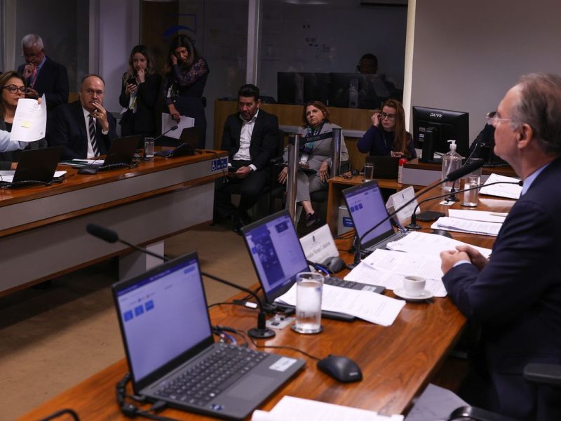 Senadores criticam falta de dados sobre socorro bilionário ao BRB