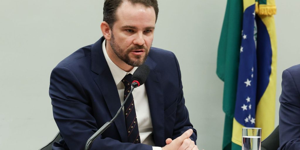 Durigan afirma que dívida do Brasil é menor que a de grandes economias, mas reconhece que situação não está boa