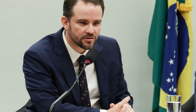 Durigan afirma que dívida do Brasil é menor que a de grandes economias, mas reconhece que situação não está boa