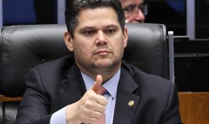 Após diálogo com Lula, Alcolumbre libera PEC do fim da escala 6x1 para análise no Senado