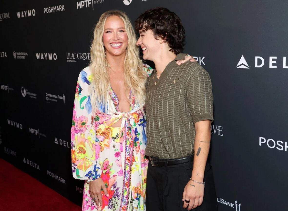 Anna Camp e Jade Whipkey participam do evento juntas