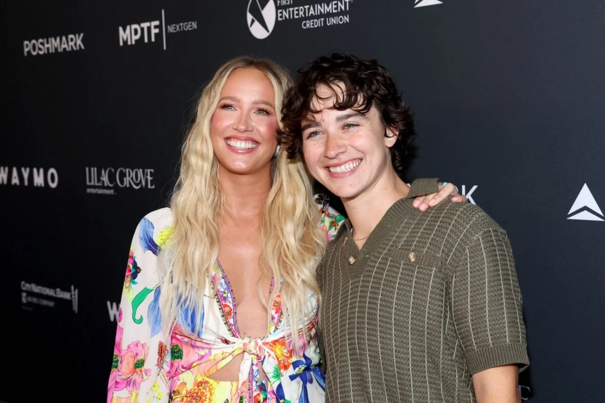 Anna Camp e Jade Whipkey participam do evento juntas