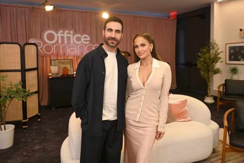 Jennifer Lopez e Brett Goldstein em 