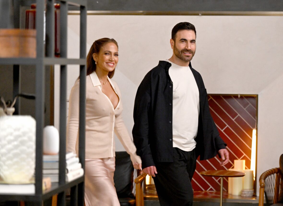 Jennifer Lopez e Brett Goldstein em 