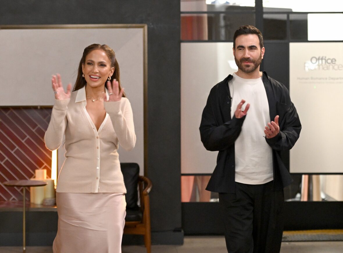 Jennifer Lopez e Brett Goldstein em 