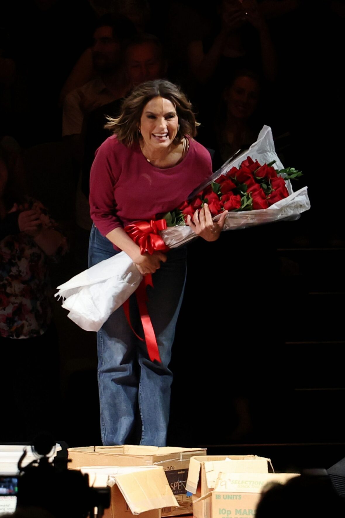 Mariska Hargitay na noite de estreia de sua estreia na Broadway