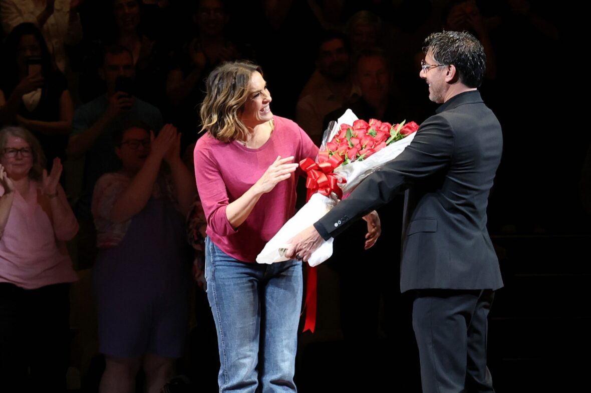 Mariska Hargitay na noite de estreia de sua estreia na Broadway