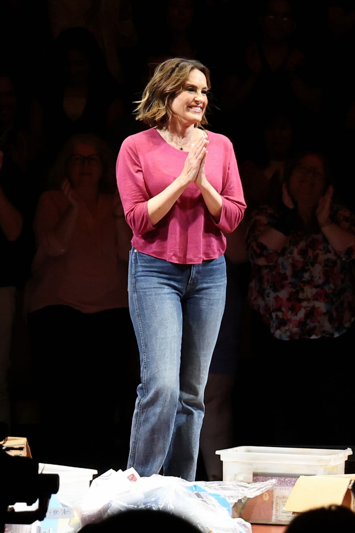 Mariska Hargitay na noite de estreia de sua estreia na Broadway