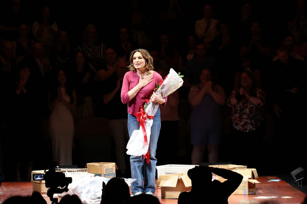 Mariska Hargitay na noite de estreia de sua estreia na Broadway