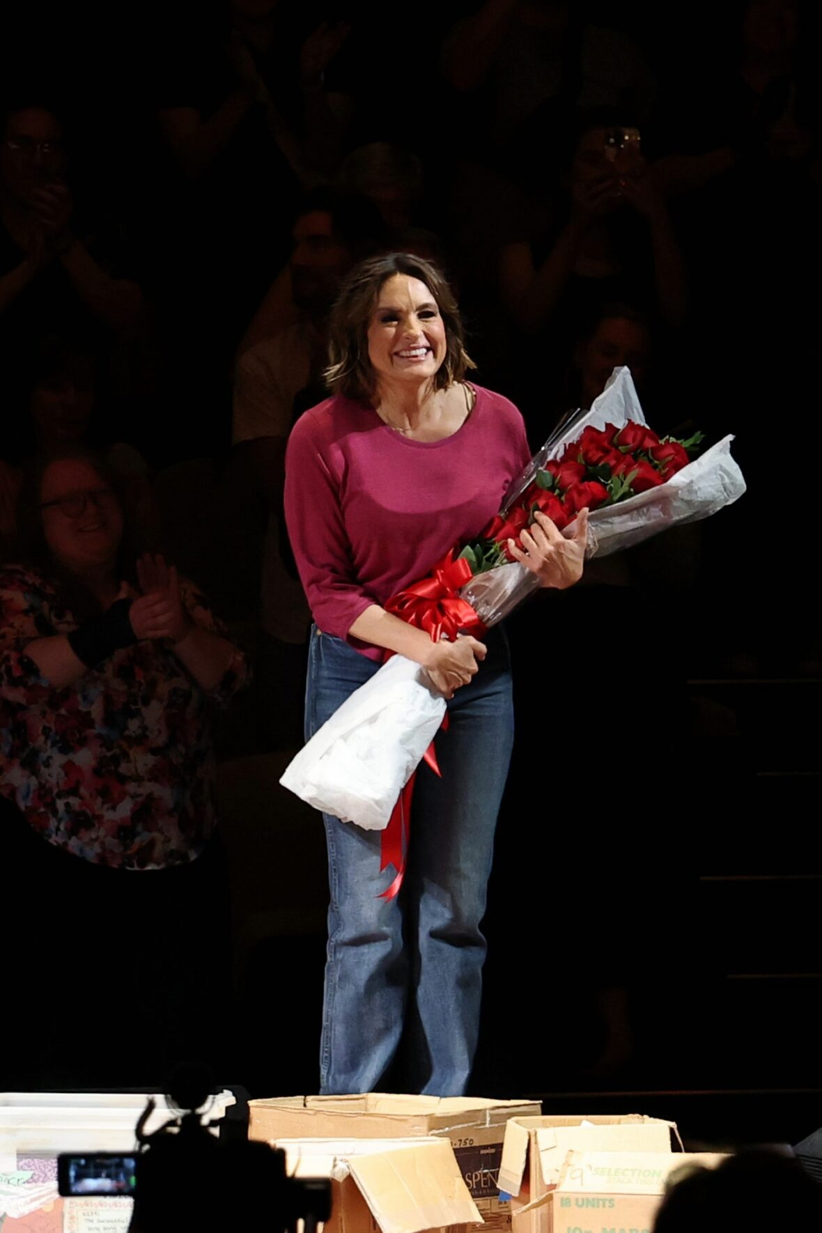 Mariska Hargitay na noite de estreia de sua estreia na Broadway