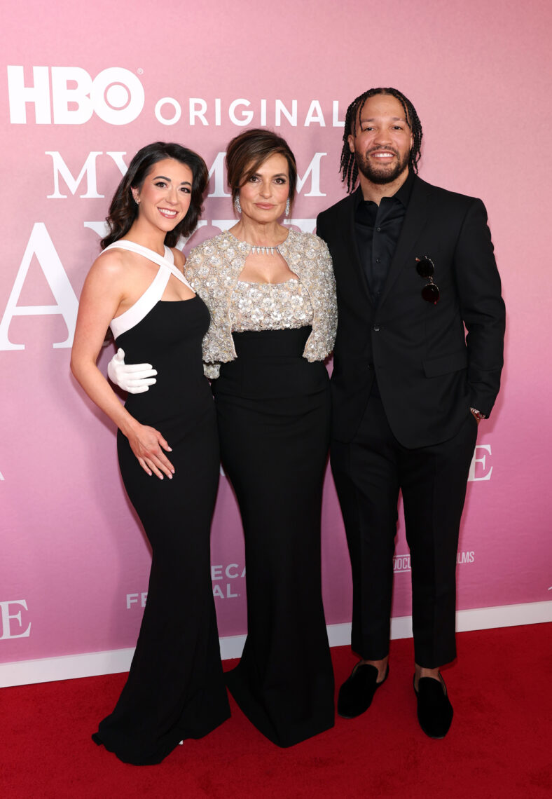 Foto de Jalen Brunson, Ali Marks e Mariska Hargitay