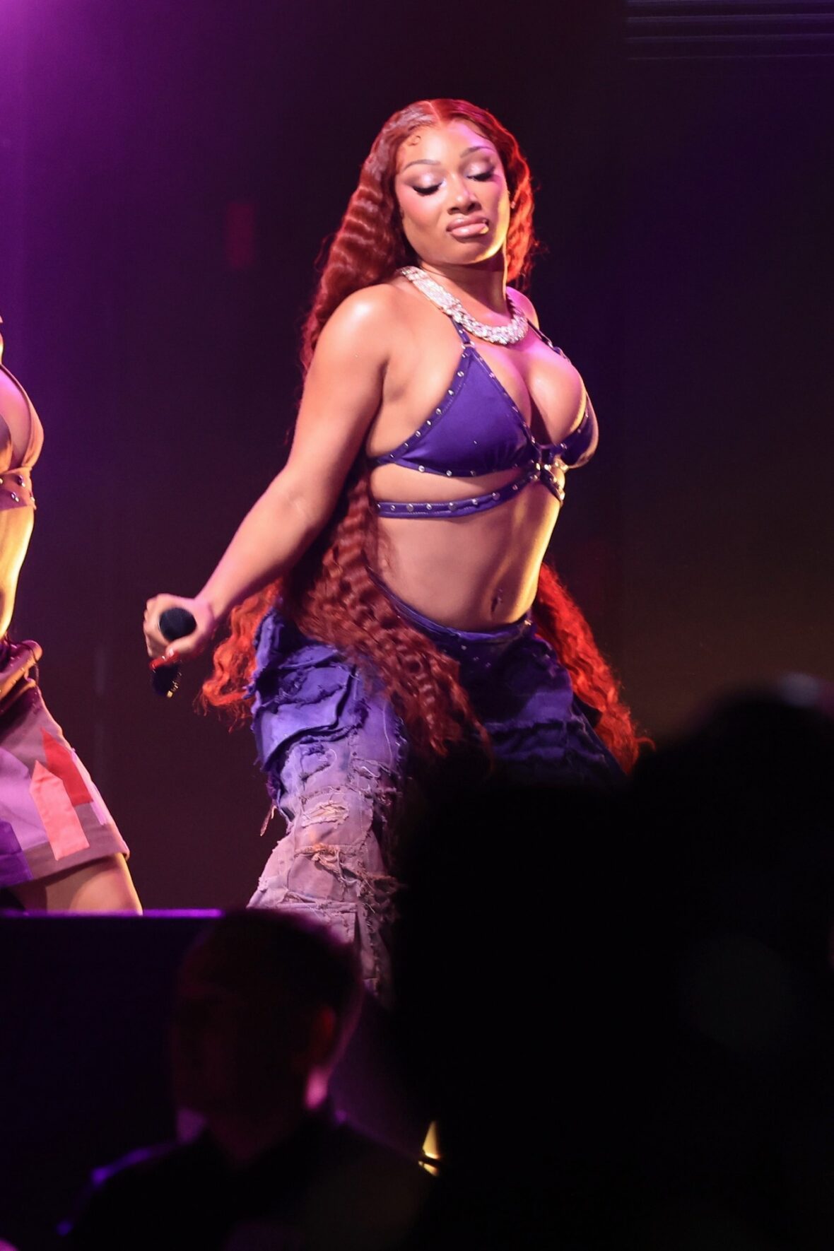 Megan thee Stallion filma uma cena de show para o 