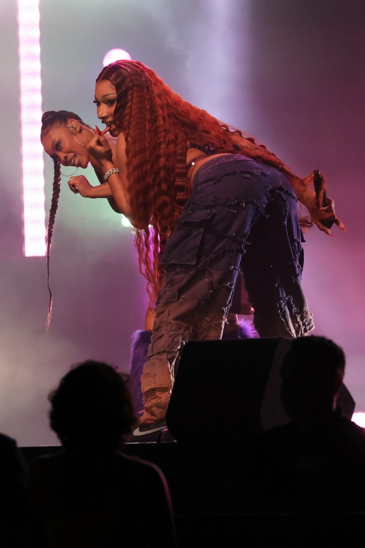 Megan thee Stallion filma uma cena de show para o 