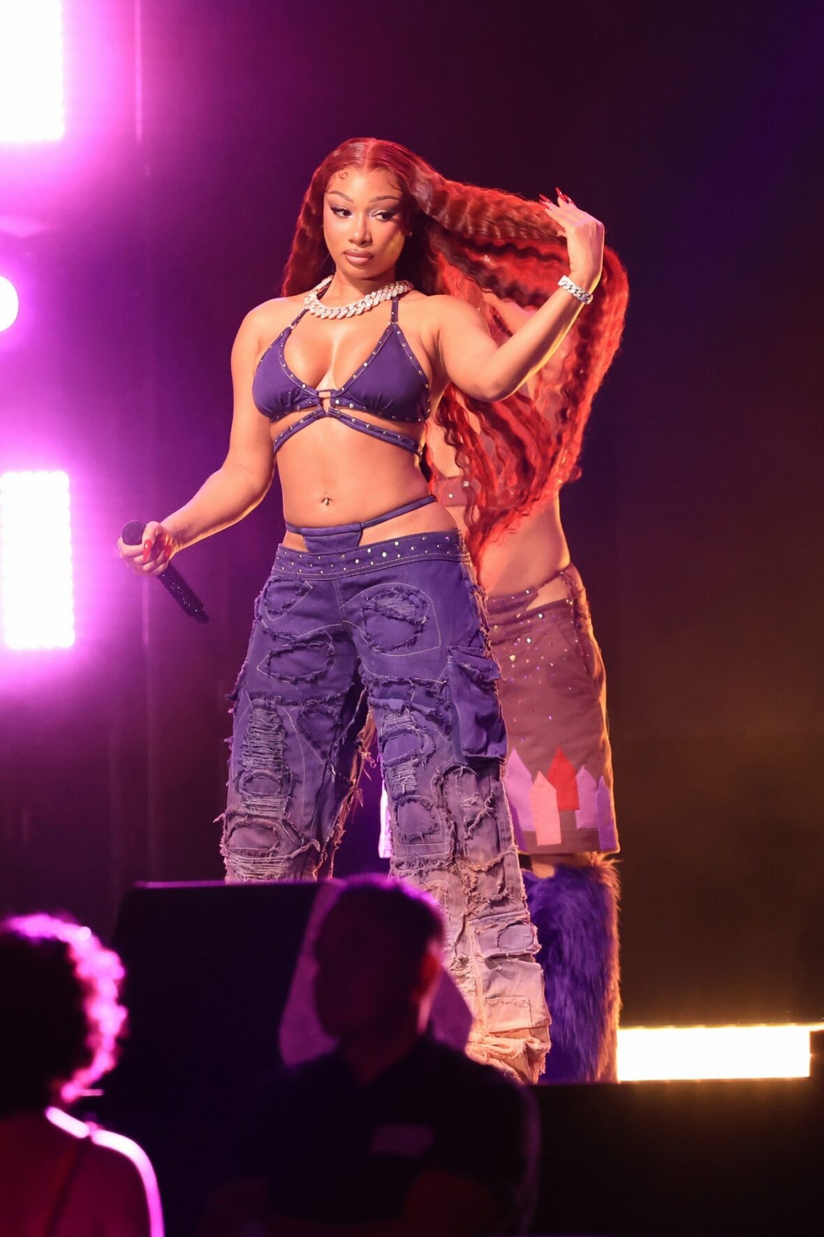 Megan thee Stallion filma uma cena de show para o 