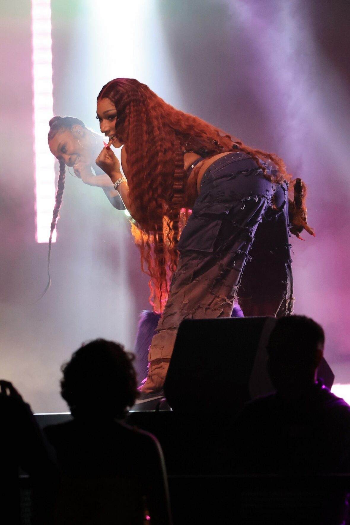 Megan thee Stallion filma uma cena de show para o 