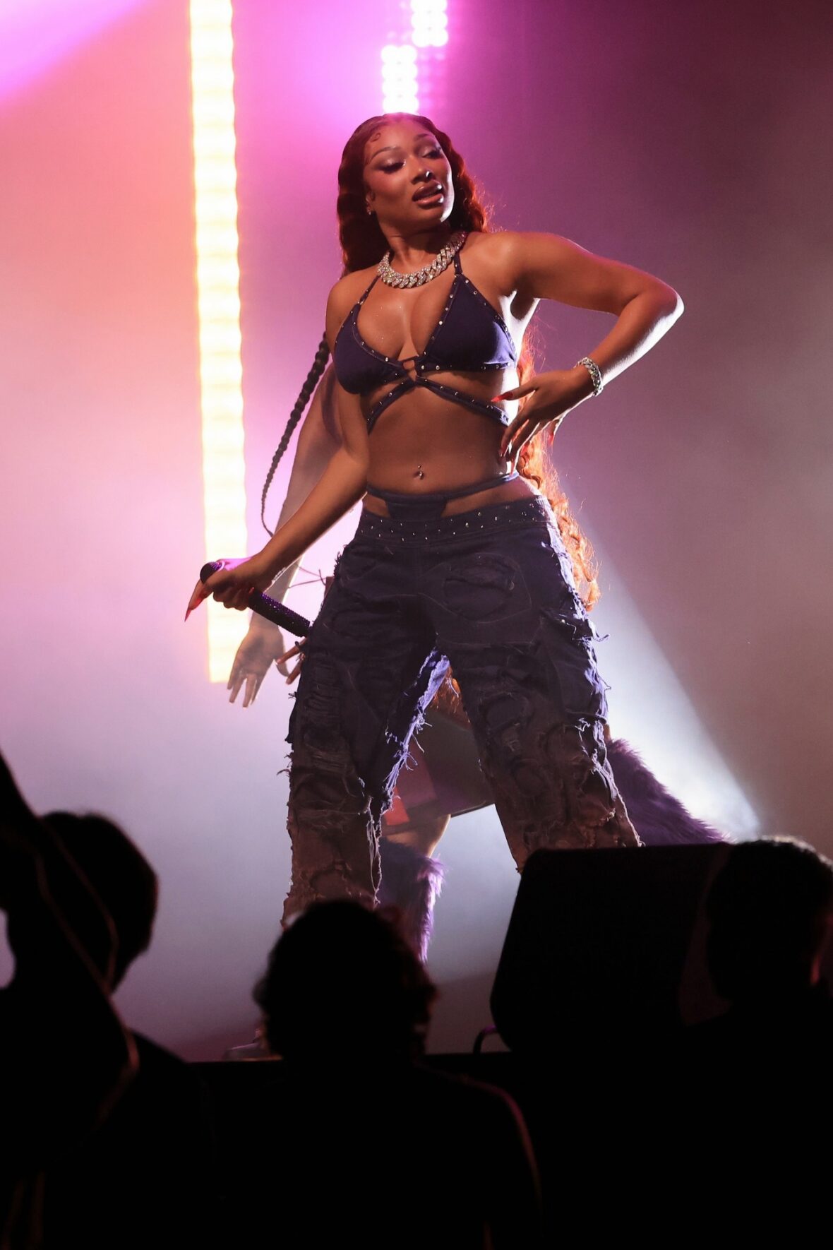 Megan thee Stallion filma uma cena de show para o 