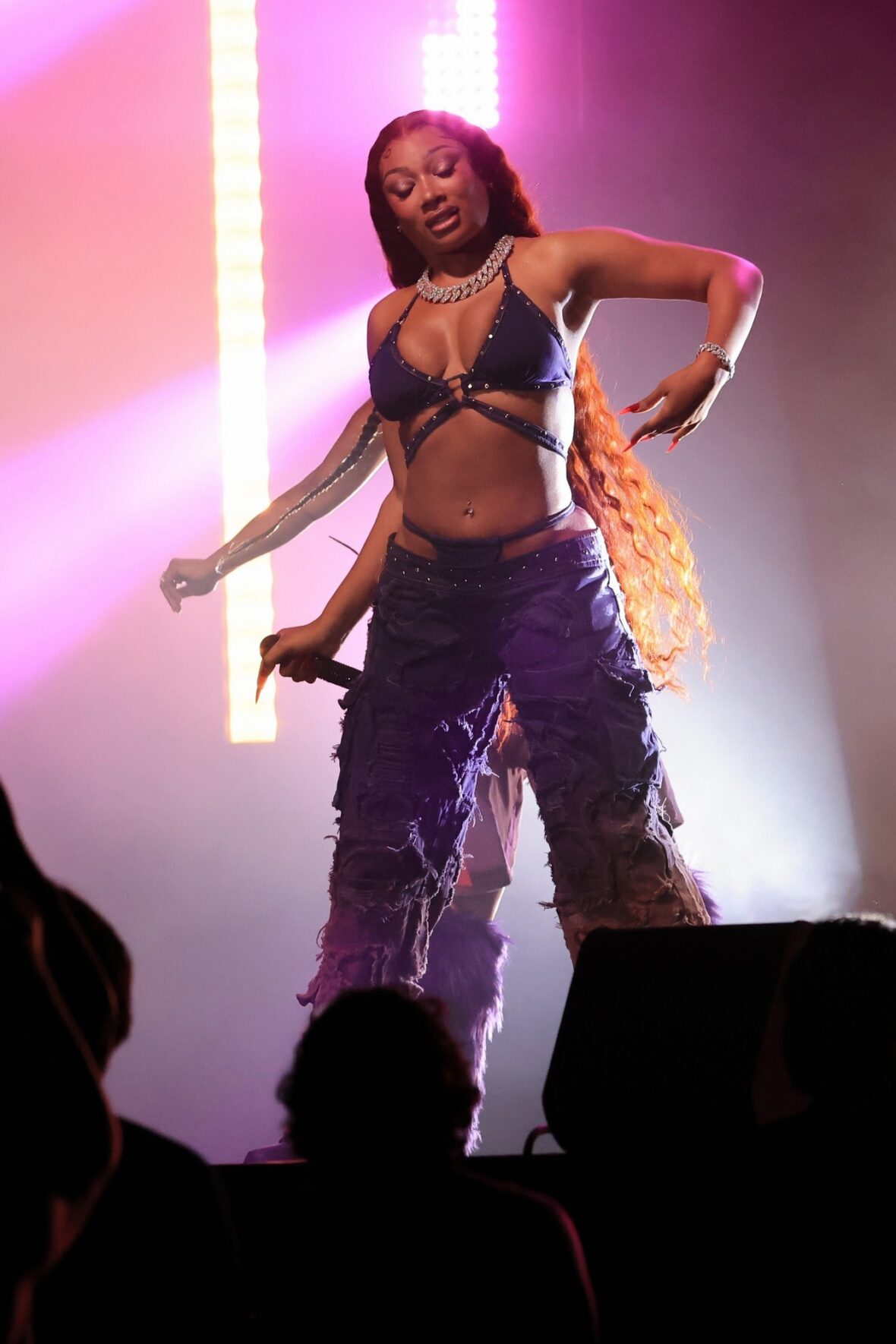 Megan thee Stallion filma uma cena de show para o 