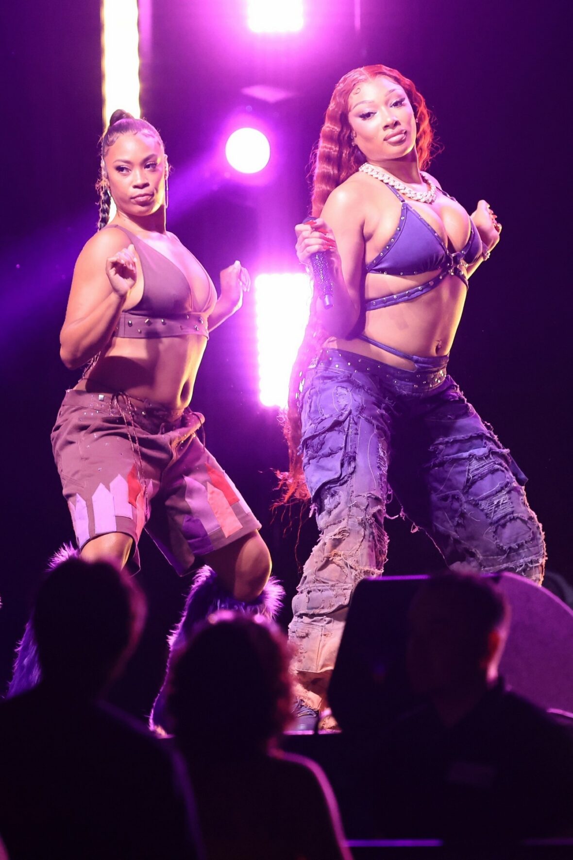 Megan thee Stallion filma uma cena de show para o 