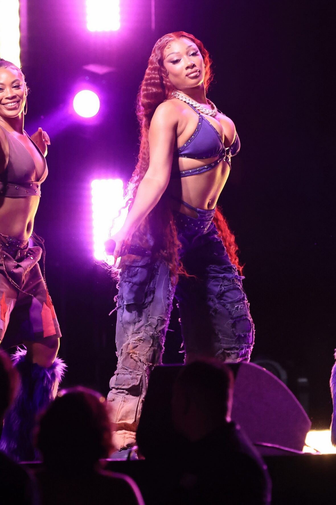 Megan thee Stallion filma uma cena de show para o 