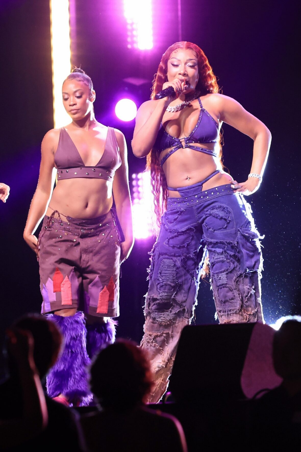 Megan thee Stallion filma uma cena de show para o 