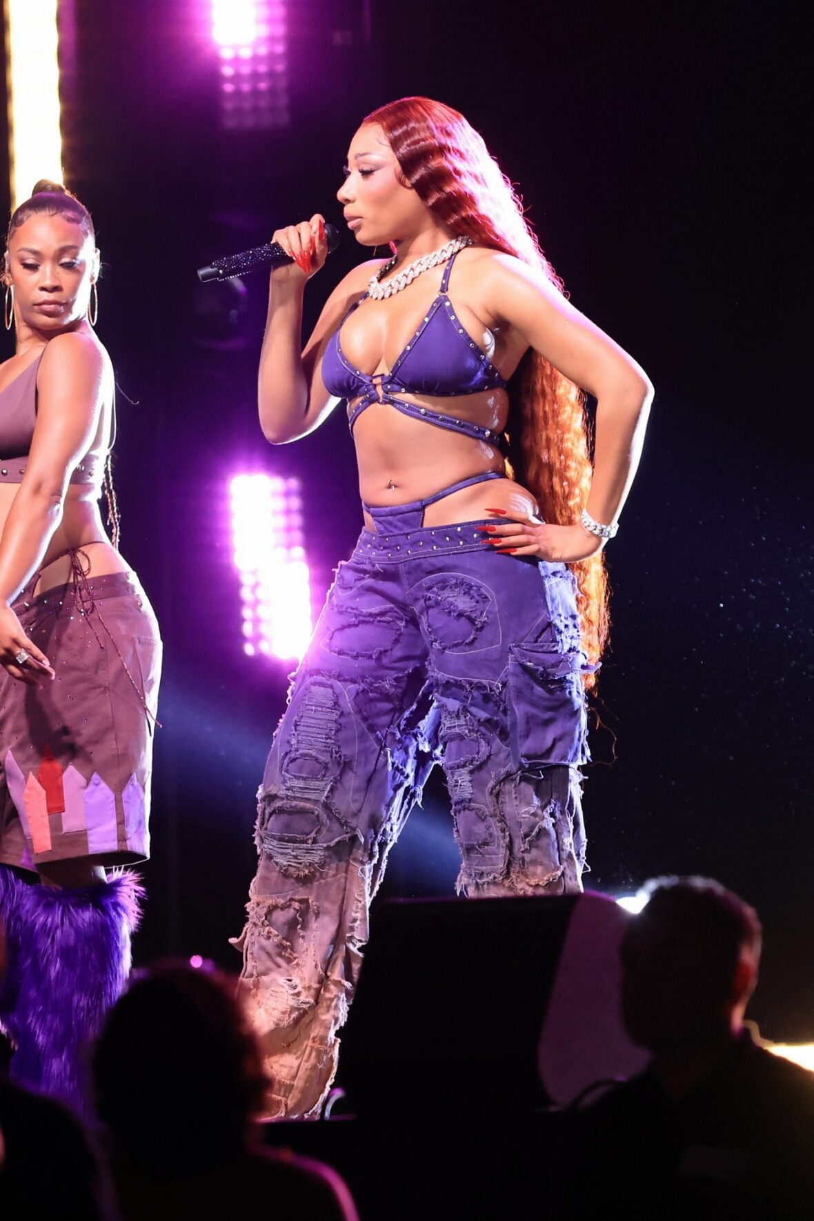 Megan thee Stallion filma uma cena de show para o 