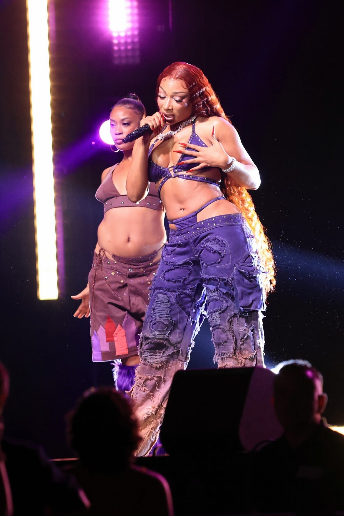 Megan thee Stallion filma uma cena de show para o 