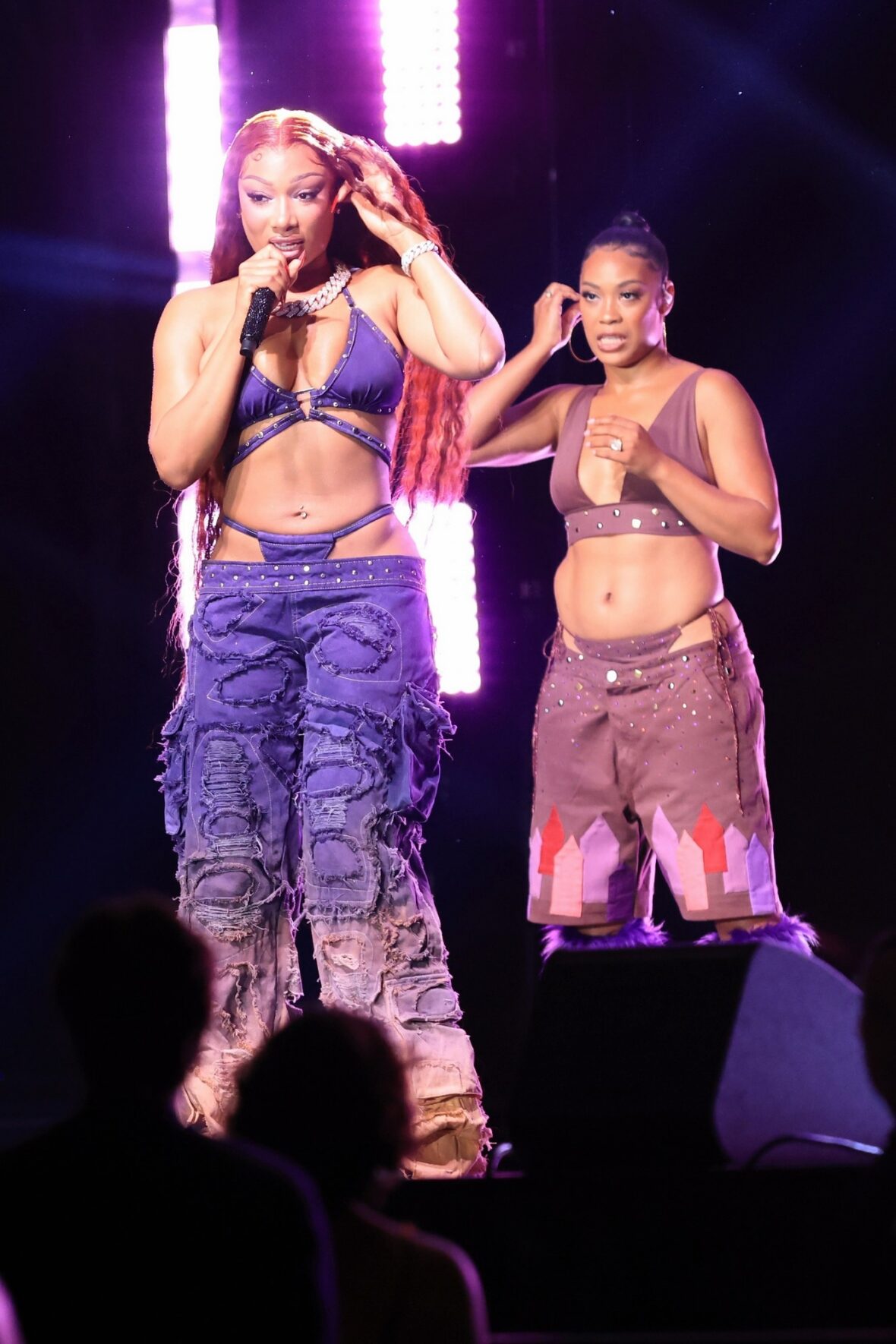 Megan thee Stallion filma uma cena de show para o 