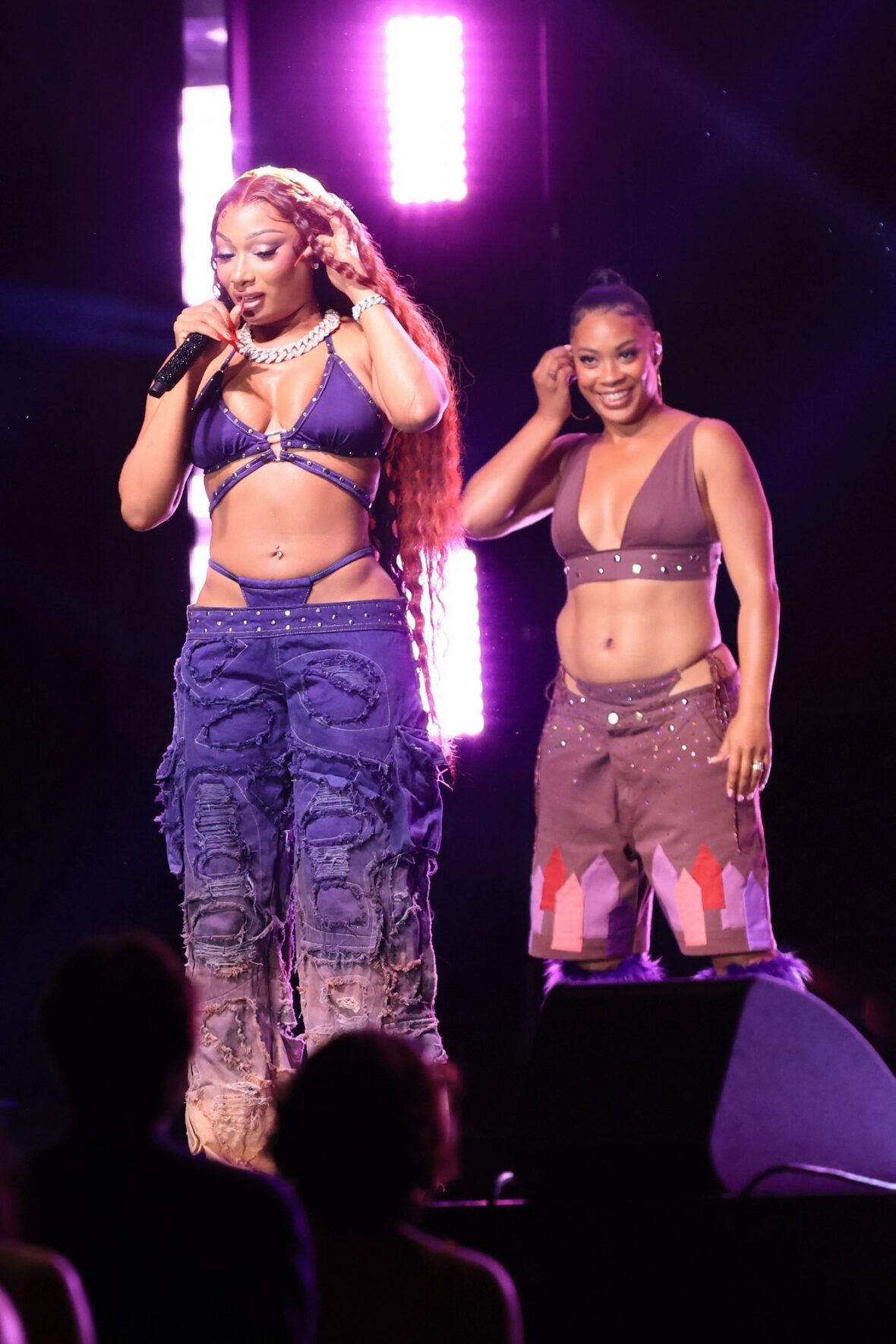 Megan thee Stallion filma uma cena de show para o 
