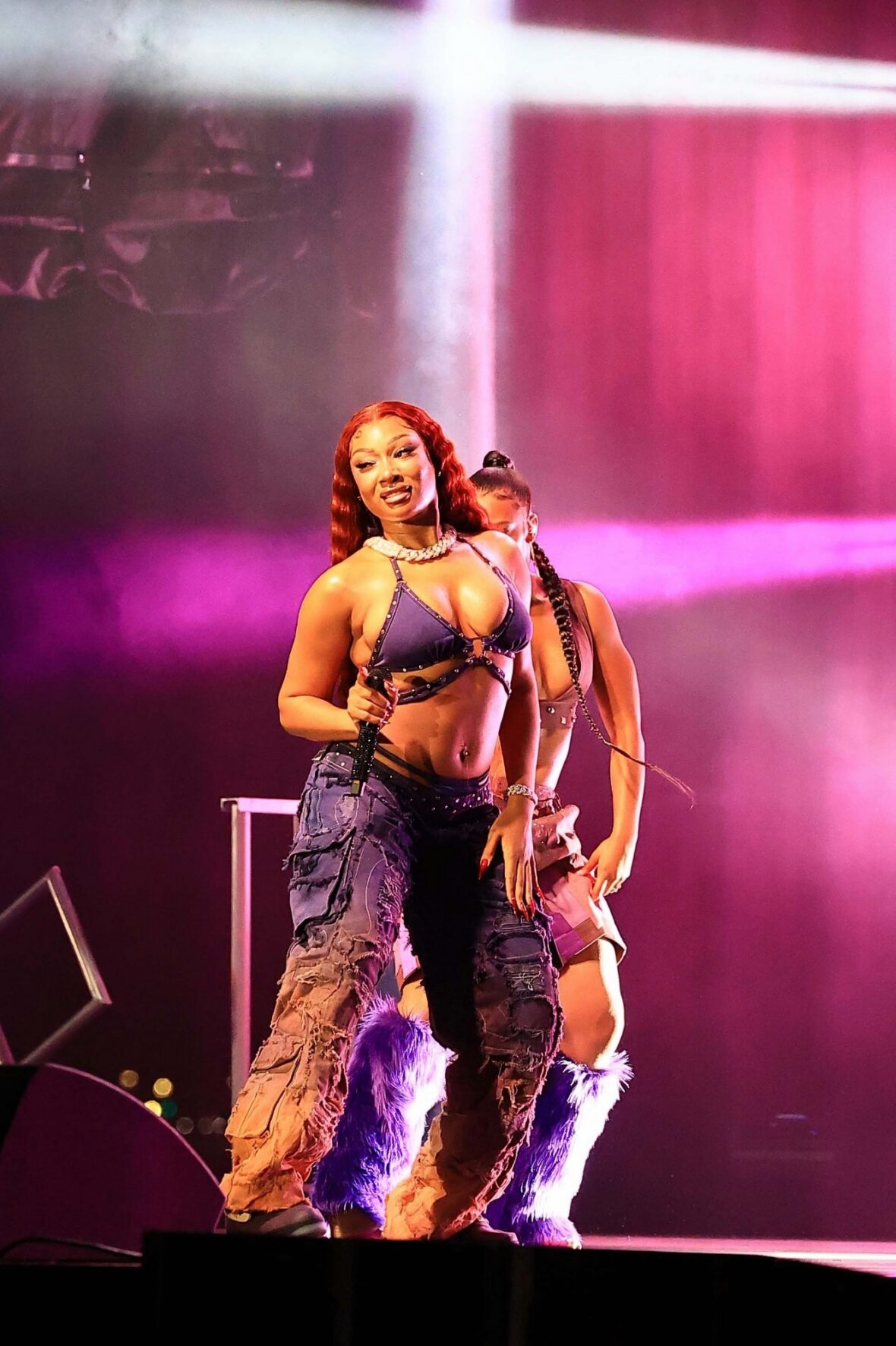 Megan thee Stallion filma uma cena de show para o 