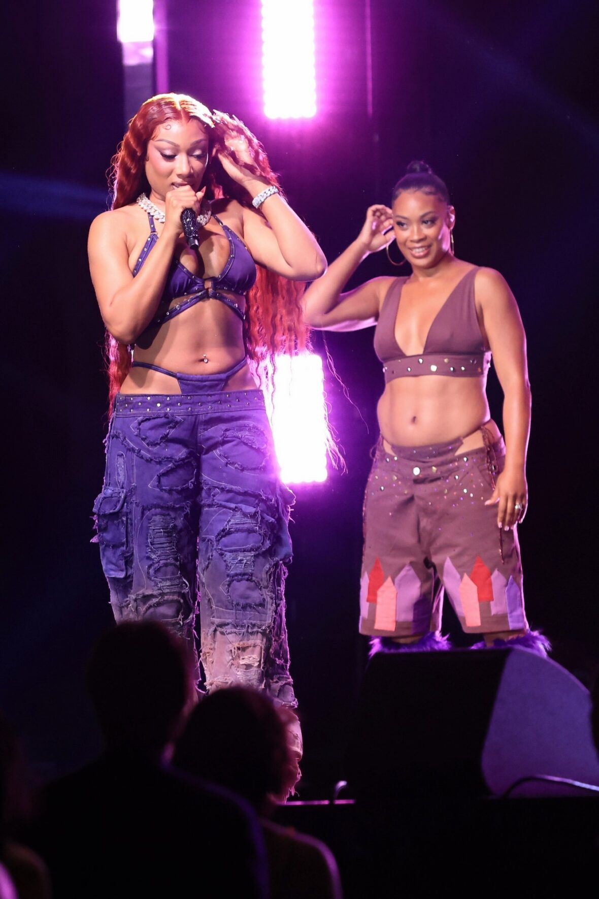 Megan thee Stallion filma uma cena de show para o 