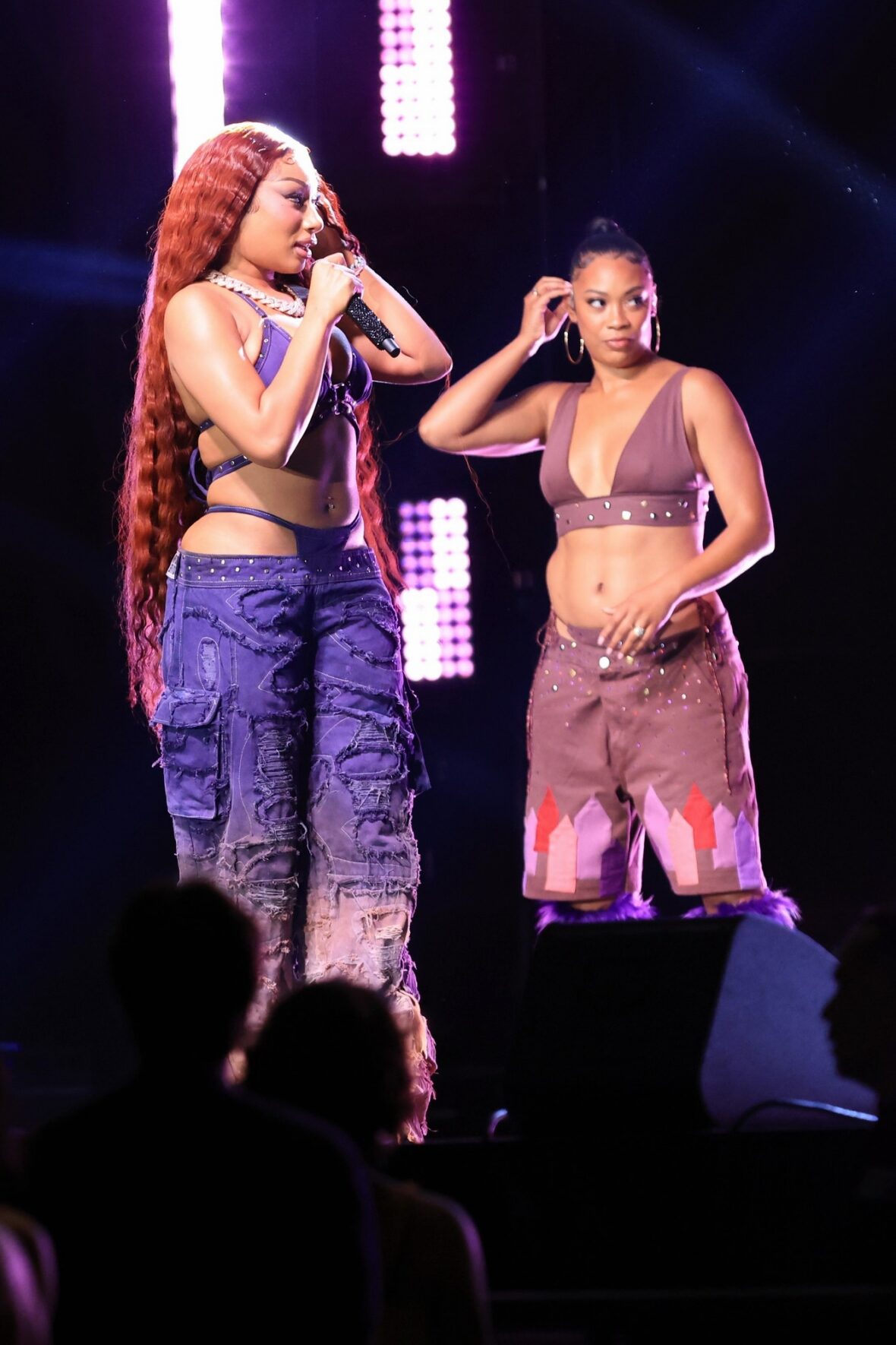 Megan thee Stallion filma uma cena de show para o 