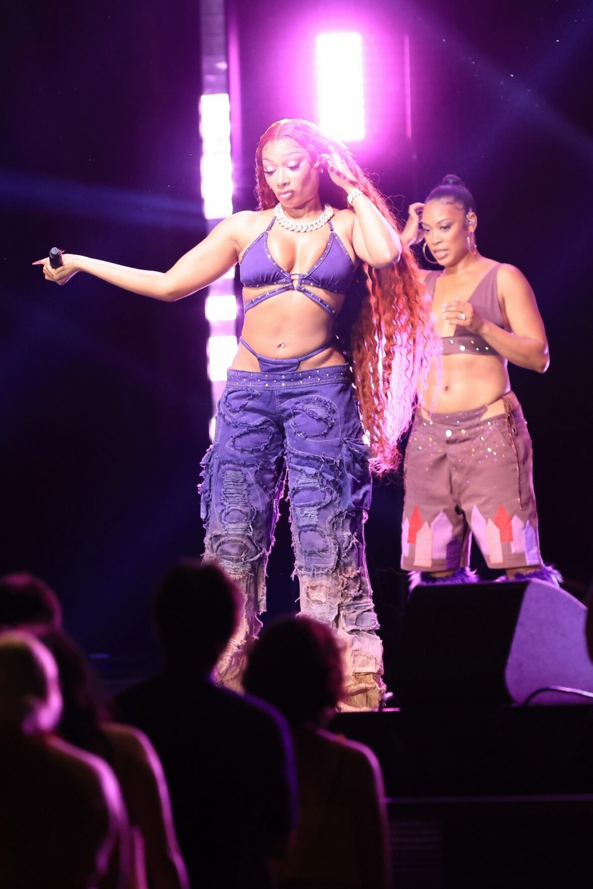 Megan thee Stallion filma uma cena de show para o 