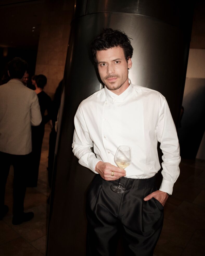 Celebridades participam de evento Dom Perignon