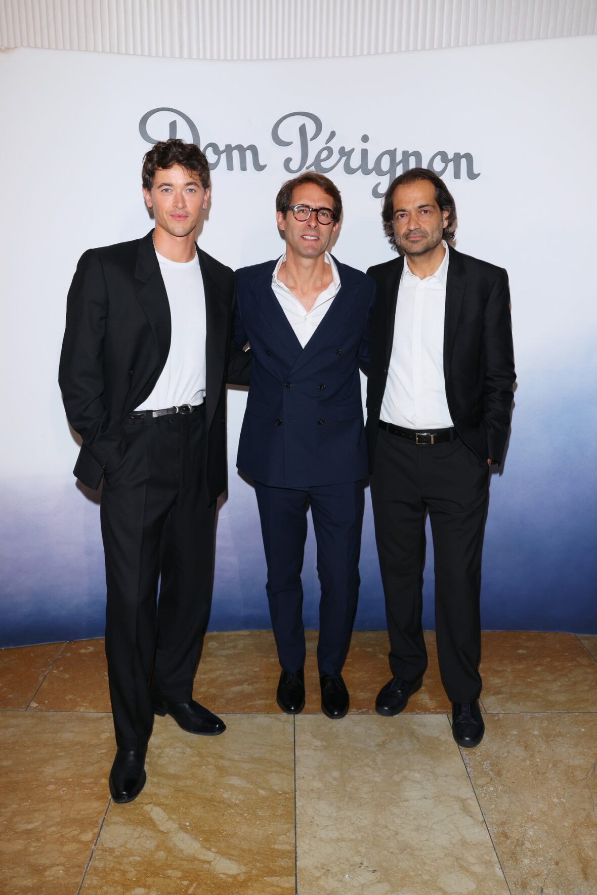Celebridades participam de evento Dom Perignon