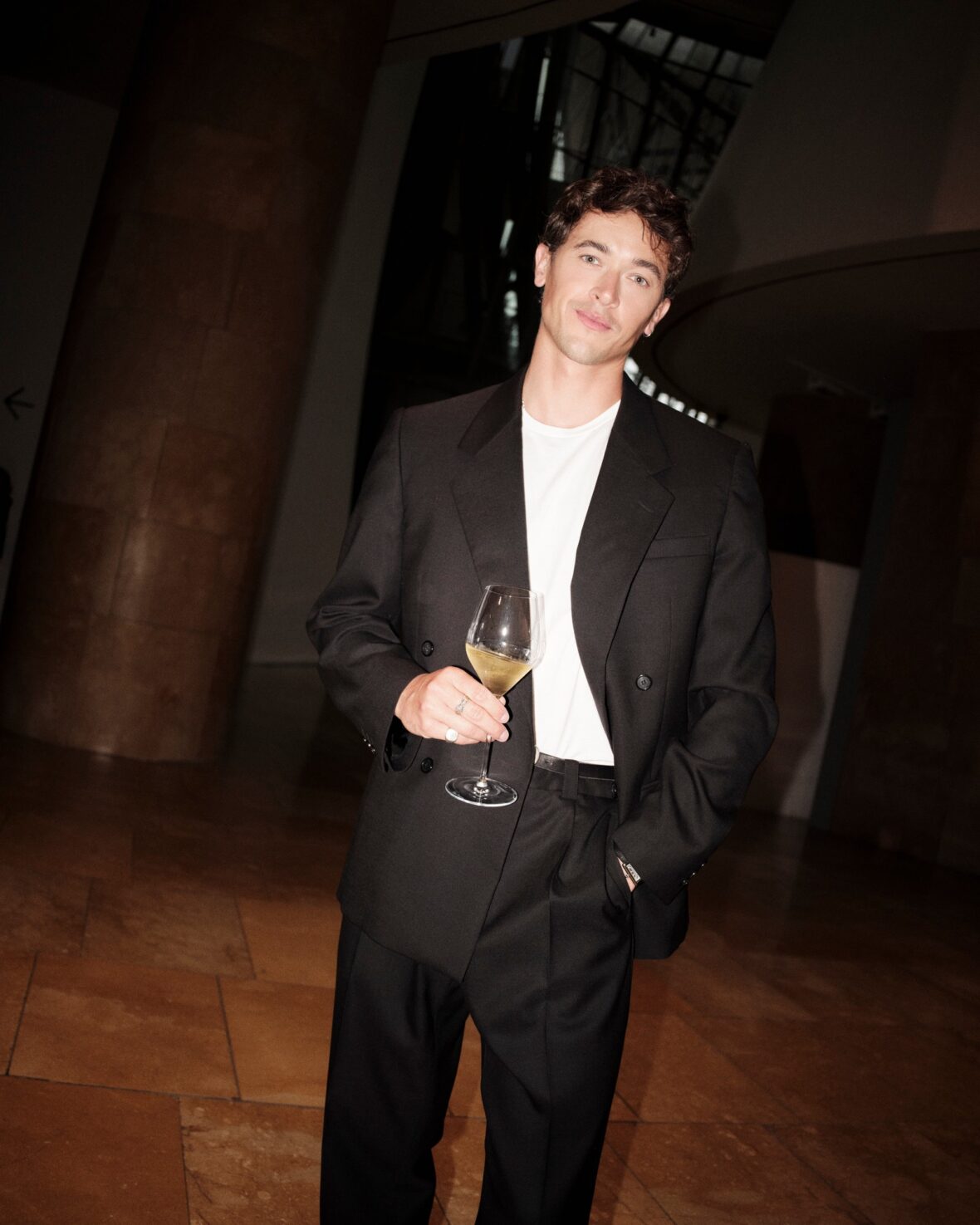 Celebridades participam de evento Dom Perignon