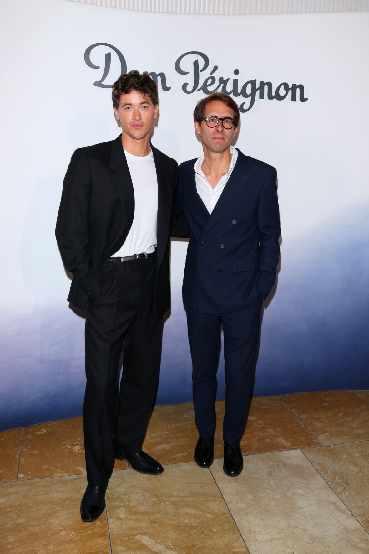Celebridades participam de evento Dom Perignon