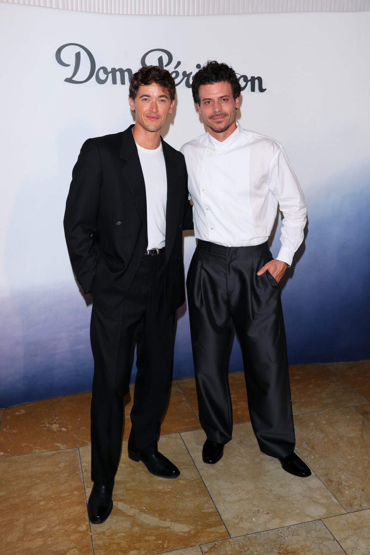 Celebridades participam de evento Dom Perignon