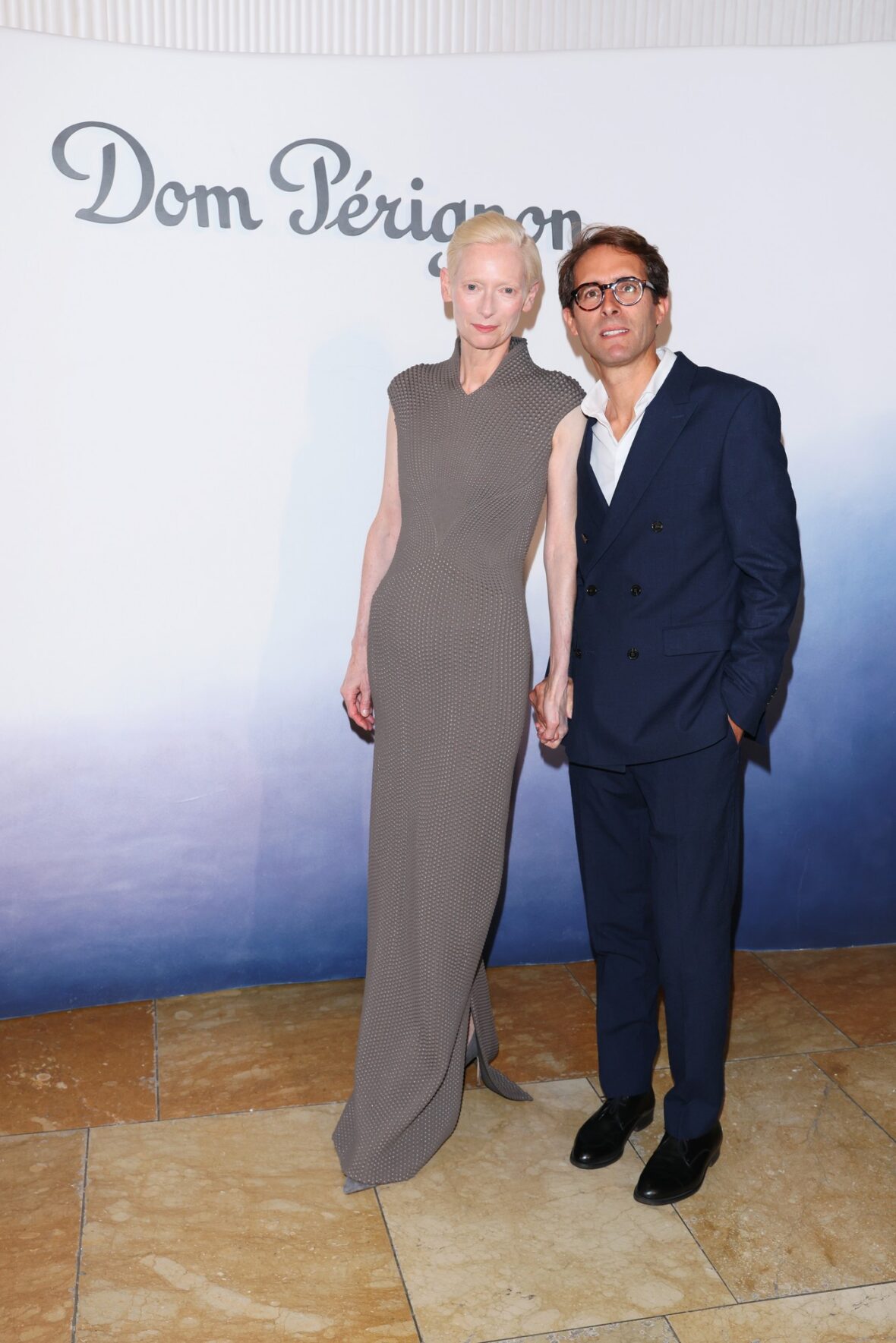 Celebridades participam de evento Dom Perignon