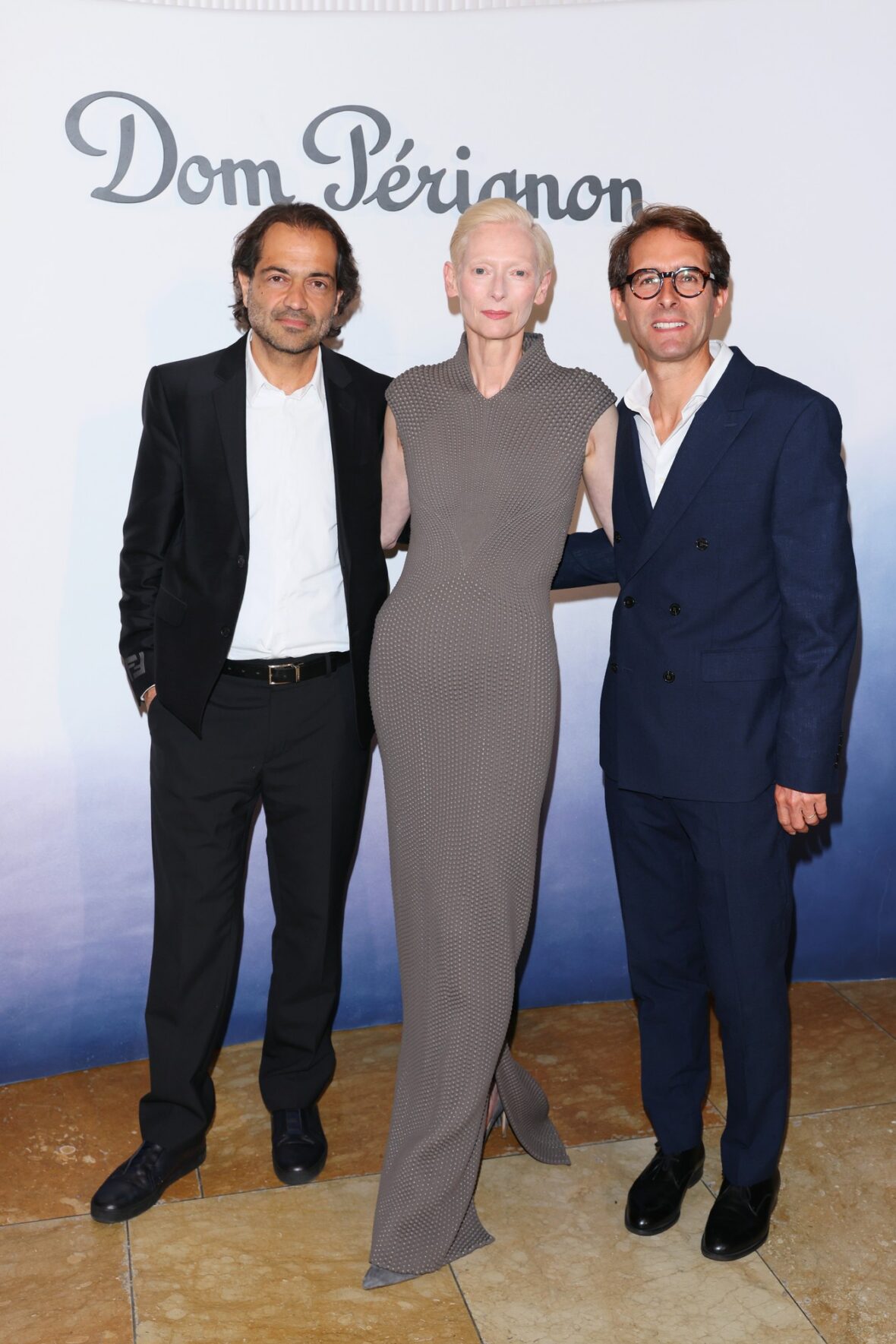 Celebridades participam de evento Dom Perignon