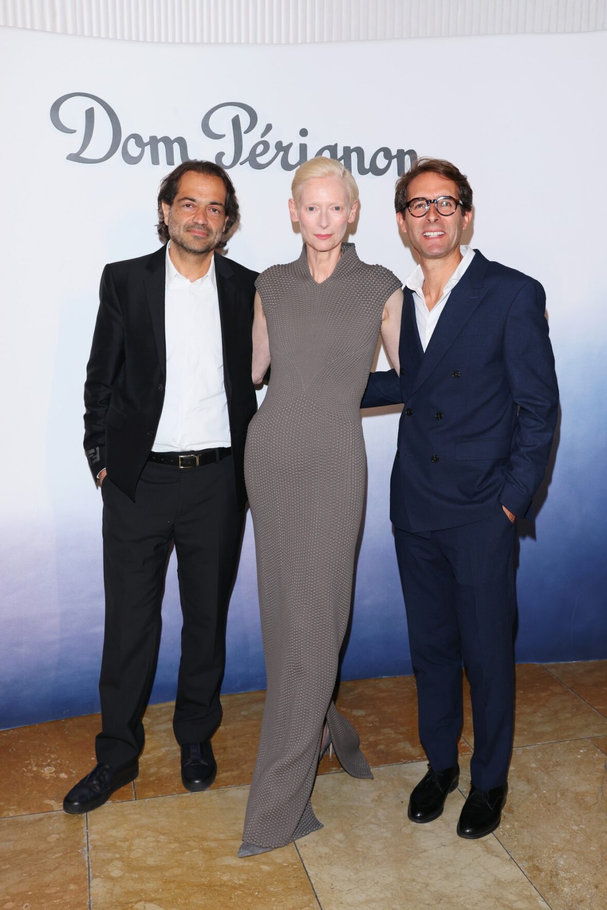 Celebridades participam de evento Dom Perignon
