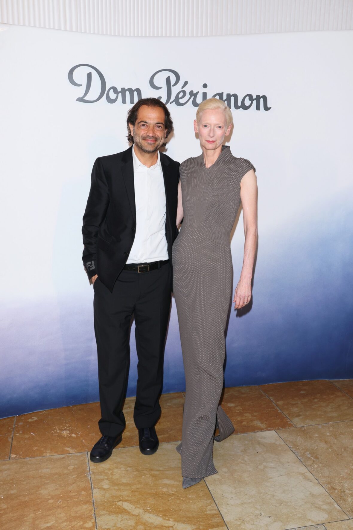 Celebridades participam de evento Dom Perignon