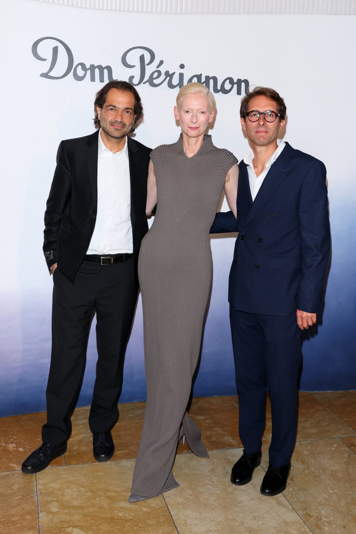Celebridades participam de evento Dom Perignon