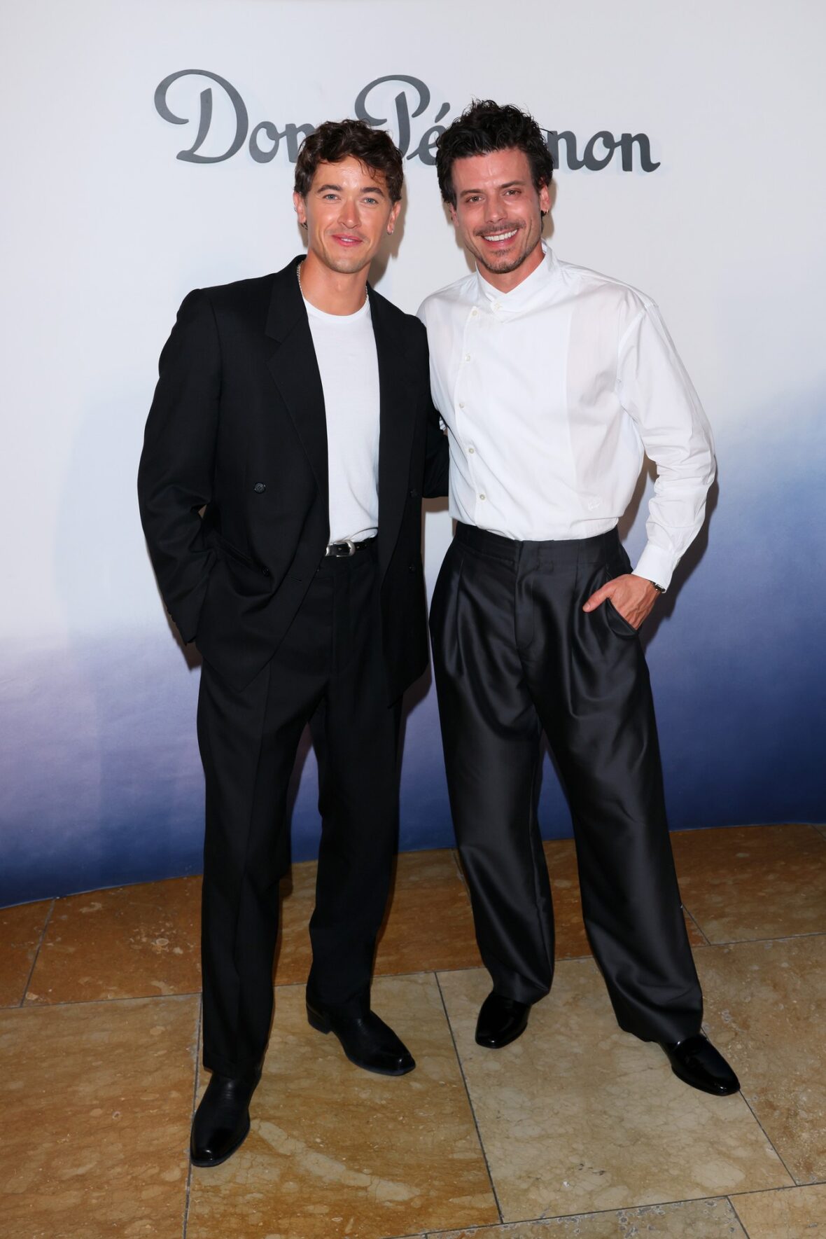 Celebridades participam de evento Dom Perignon