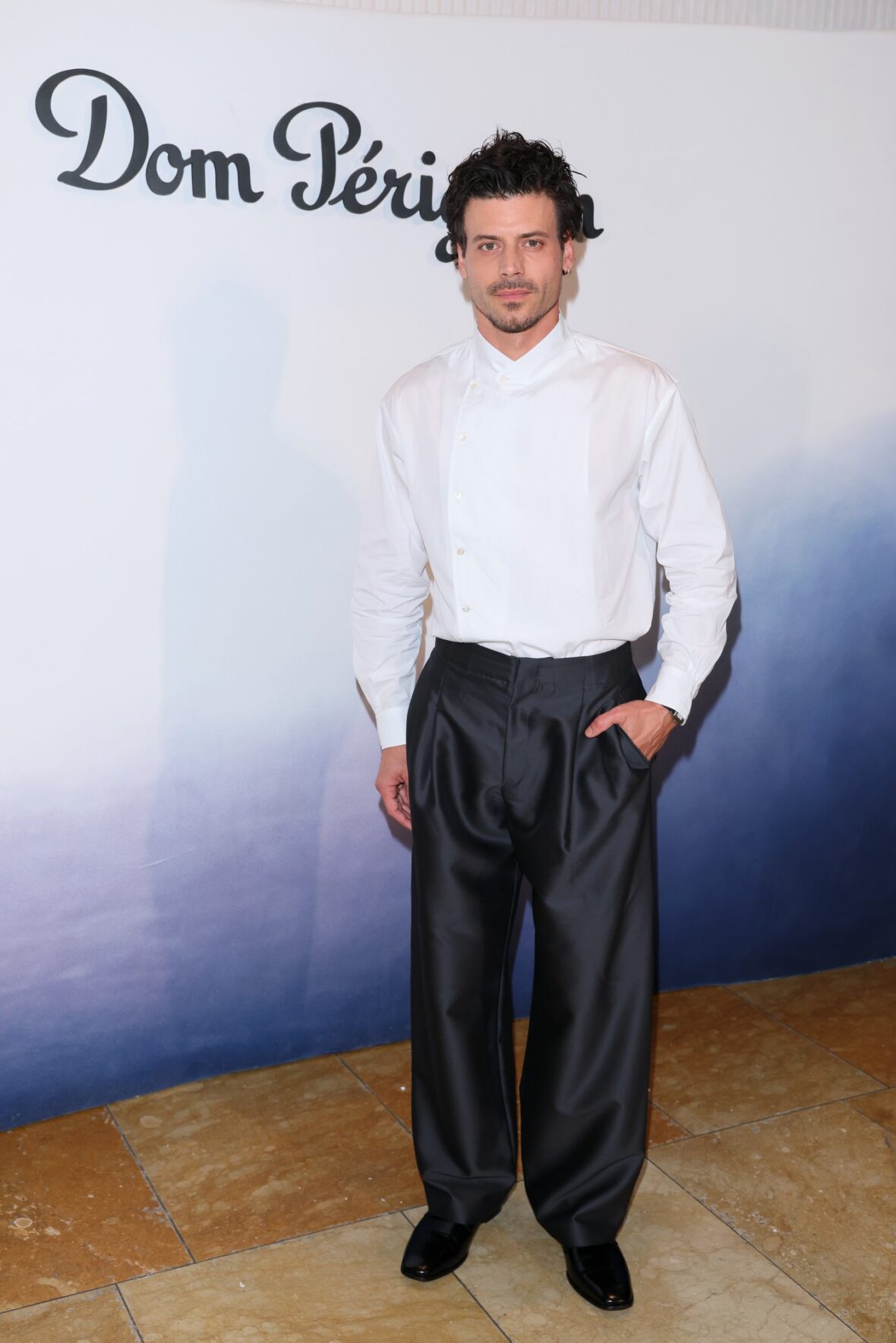 Celebridades participam de evento Dom Perignon