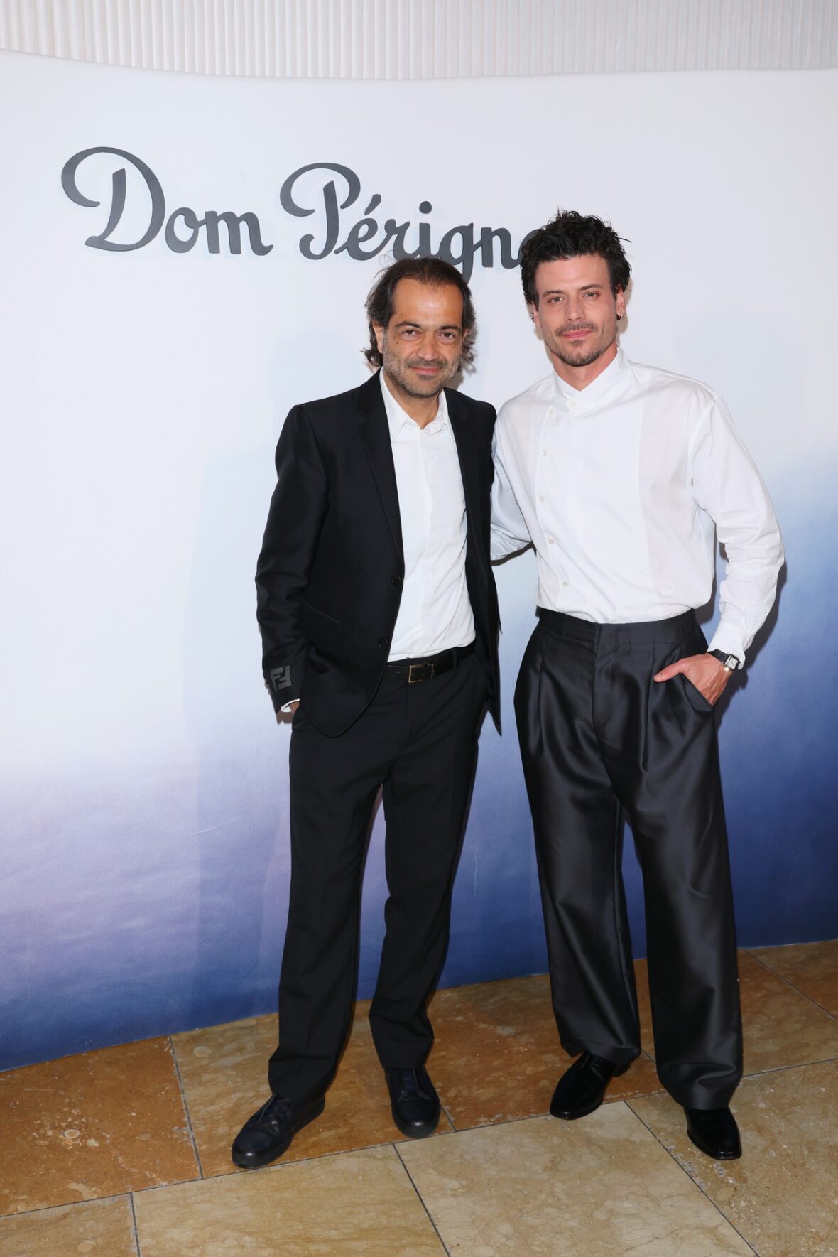 Celebridades participam de evento Dom Perignon