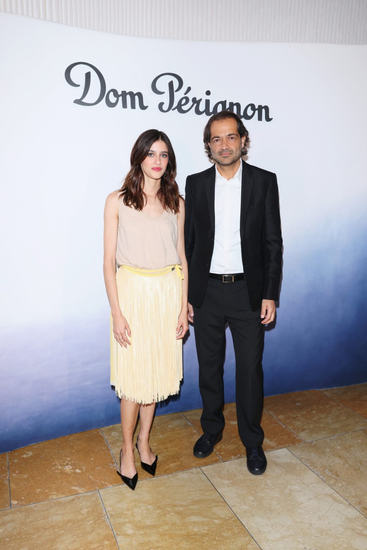 Celebridades participam de evento Dom Perignon
